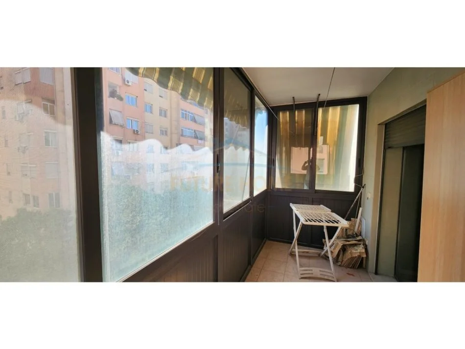 Tirane, jepet me qera apartament 2+1+Ballkon Kati 5, 106 m² 650 € (Komuna e Parisit)