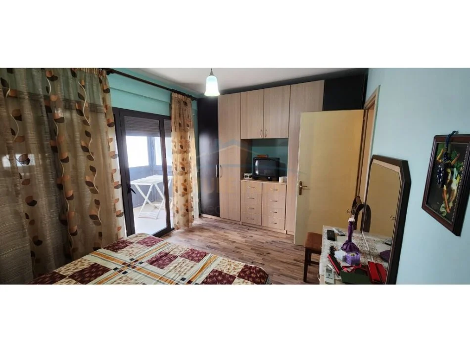 Tirane, jepet me qera apartament 2+1+Ballkon Kati 5, 106 m² 650 € (Komuna e Parisit)