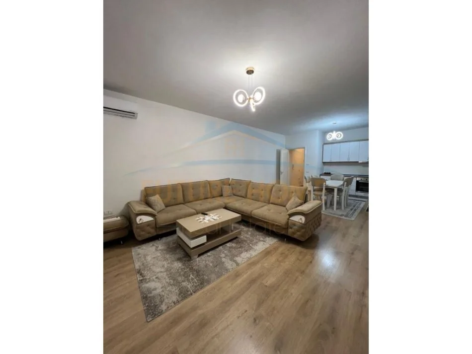 Tirane, jepet me qera apartament 2+1+Aneks+Ballkon Kati 1, 114 m² 650 € (Unaza e Re)