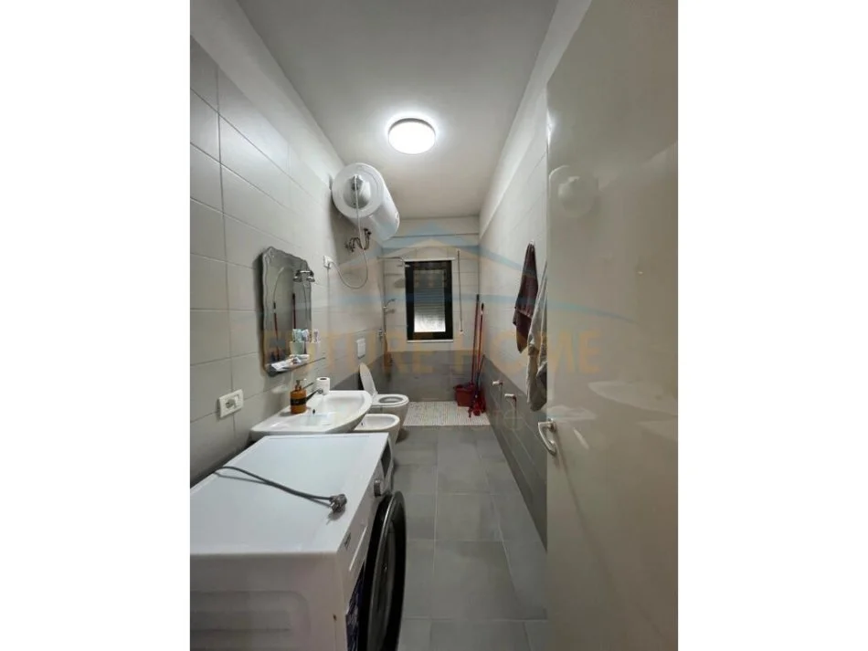 Tirane, jepet me qera apartament 2+1+Aneks+Ballkon Kati 1, 114 m² 650 € (Unaza e Re)