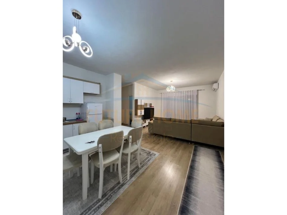 Tirane, jepet me qera apartament 2+1+Aneks+Ballkon Kati 1, 114 m² 650 € (Unaza e Re)