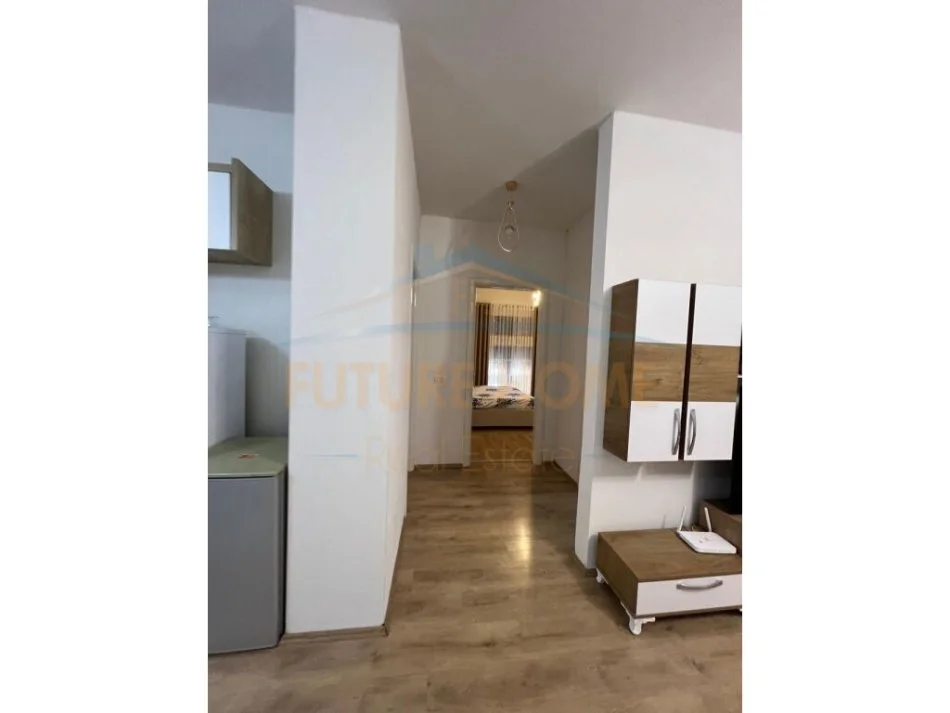 Tirane, jepet me qera apartament 2+1+Aneks+Ballkon Kati 1, 114 m² 650 € (Unaza e Re)