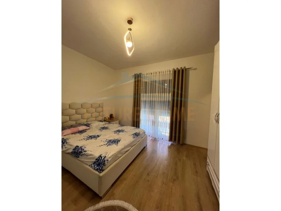Tirane, jepet me qera apartament 2+1+Aneks+Ballkon Kati 1, 114 m² 650 € (Unaza e Re)