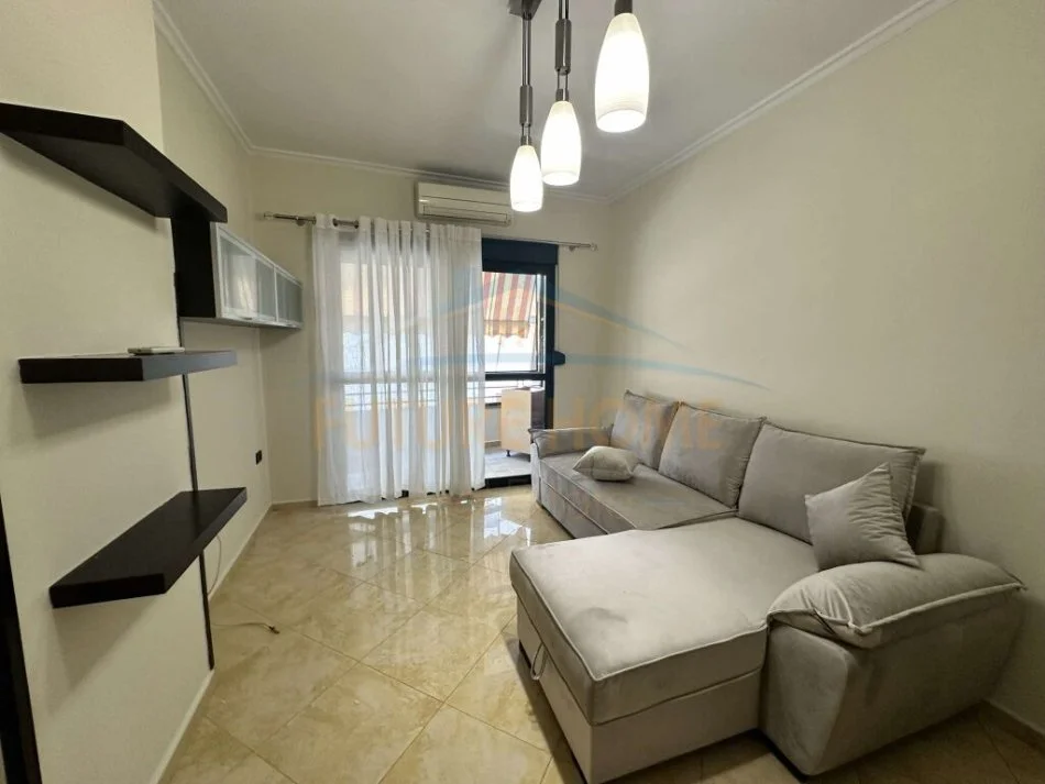 Tirane, jepet me qera apartament 2+1 Kati 3, 97 m² 500 € (UNAZA E RE)