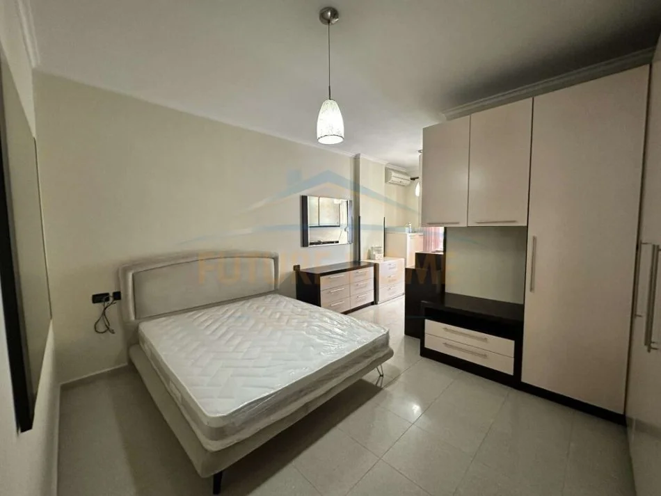 Tirane, jepet me qera apartament 2+1 Kati 3, 97 m² 500 € (UNAZA E RE)