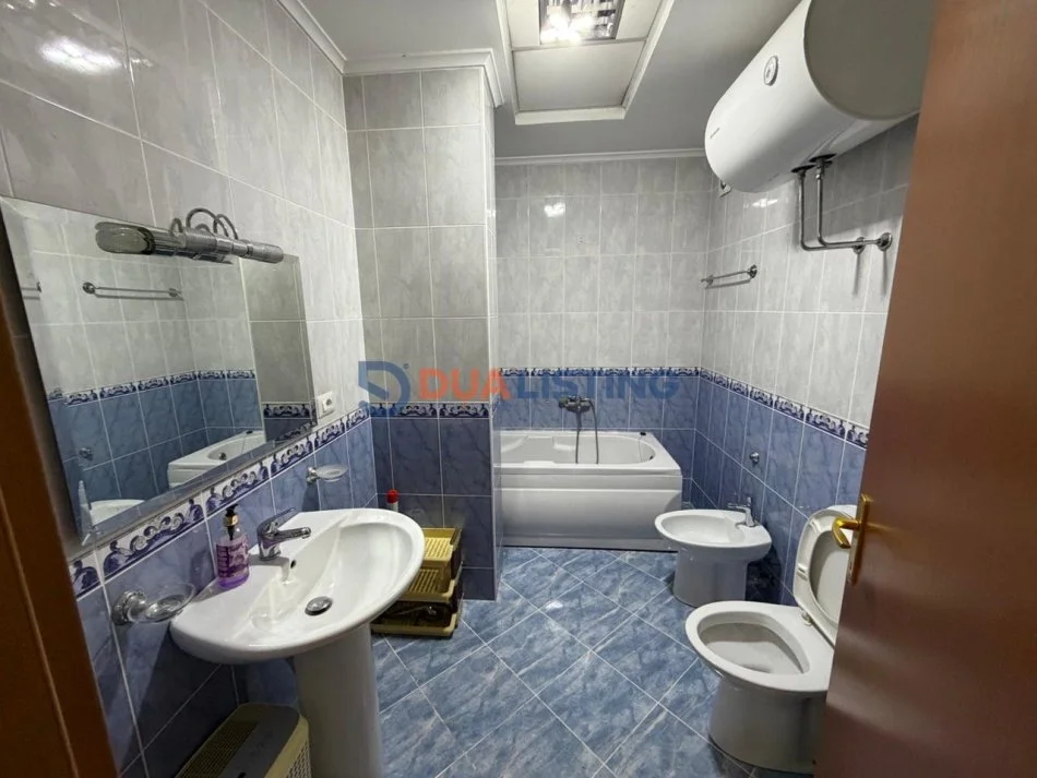 Tirane, jepet me qera apartament 2+1 Kati 4, 90 m² (Kristal Center)