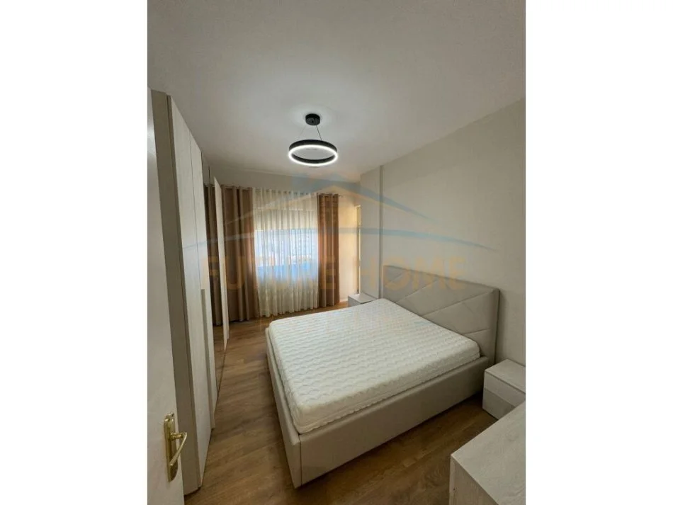 Tirane, jepet me qera apartament 1+1 Kati 4, 70 m² 450 € (Unaza e Re)