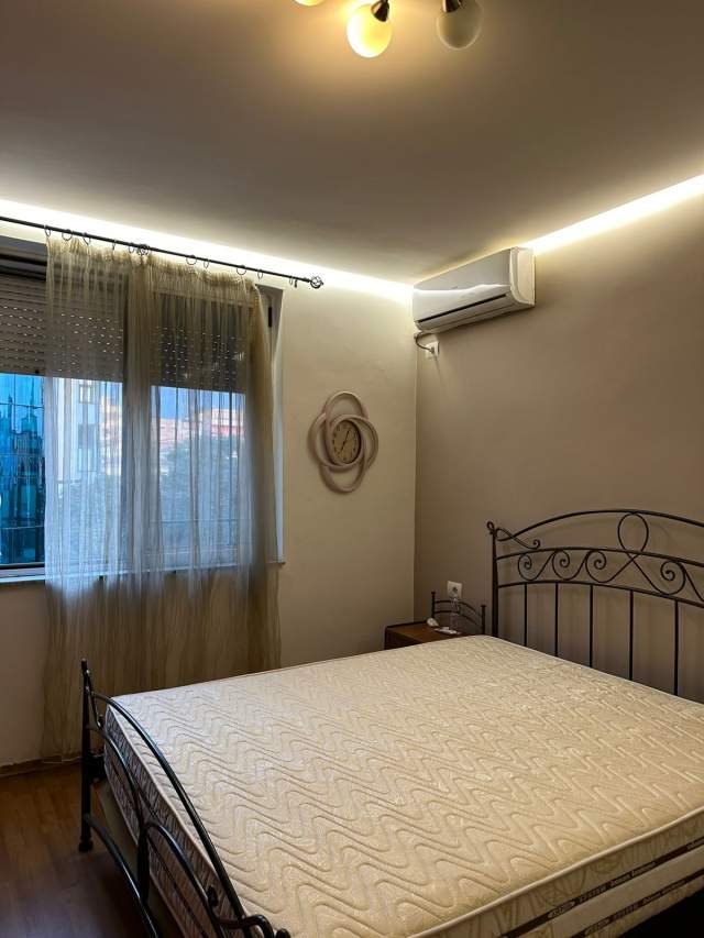 Tirane, jepet me qera apartament 1+1+BLK Kati 5, 62 m² 500 Euro