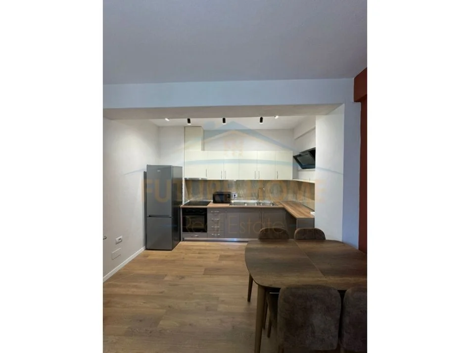 Tirane, jepet me qera apartament 1+1 Kati 4, 70 m² 450 € (Unaza e Re)