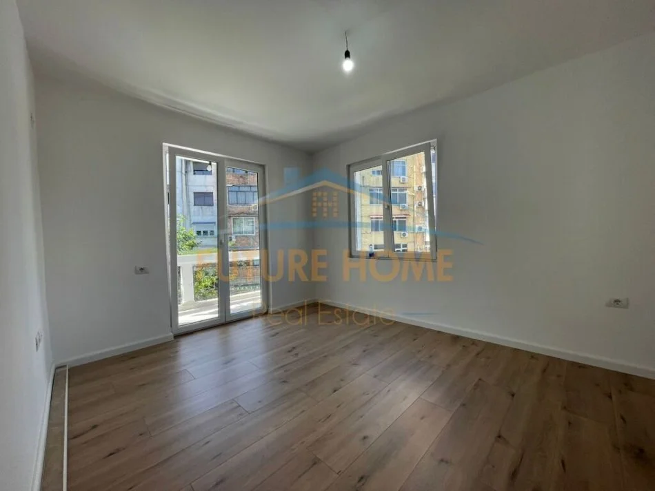 Tirane, jepet me qera apartament 2+1+Ballkon Kati 3, 61 m² 600 € (Mine Peza)