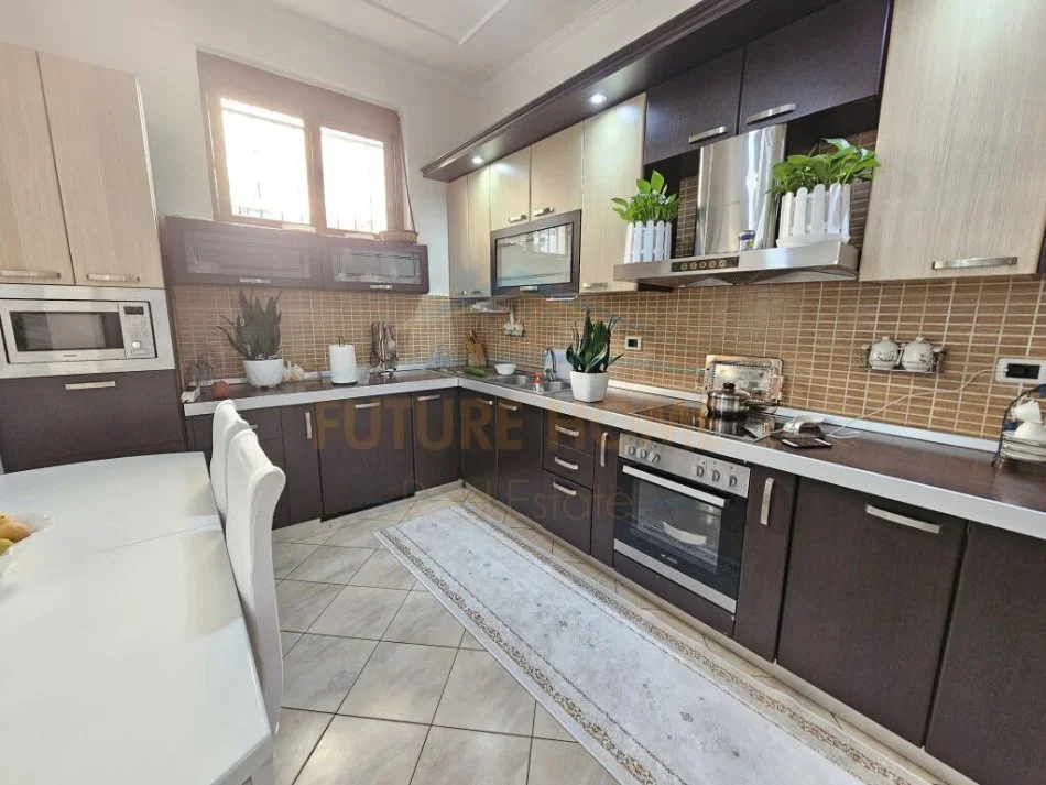 Durres, shitet apartament 3+1 Kati 0, 131 m² 150.000 € (Shkozet , Durres)