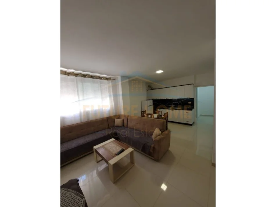 Tirane, jepet me qera apartament 2+1+Ballkon Kati 1, 90 m² 350 € (Fresku)