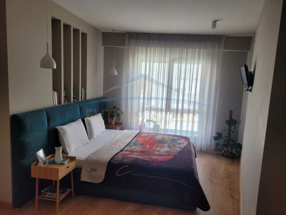 Tirane, jepet me qera apartament 2+1+Ballkon Kati 5, 93 m² 750 € (Ish Parku)