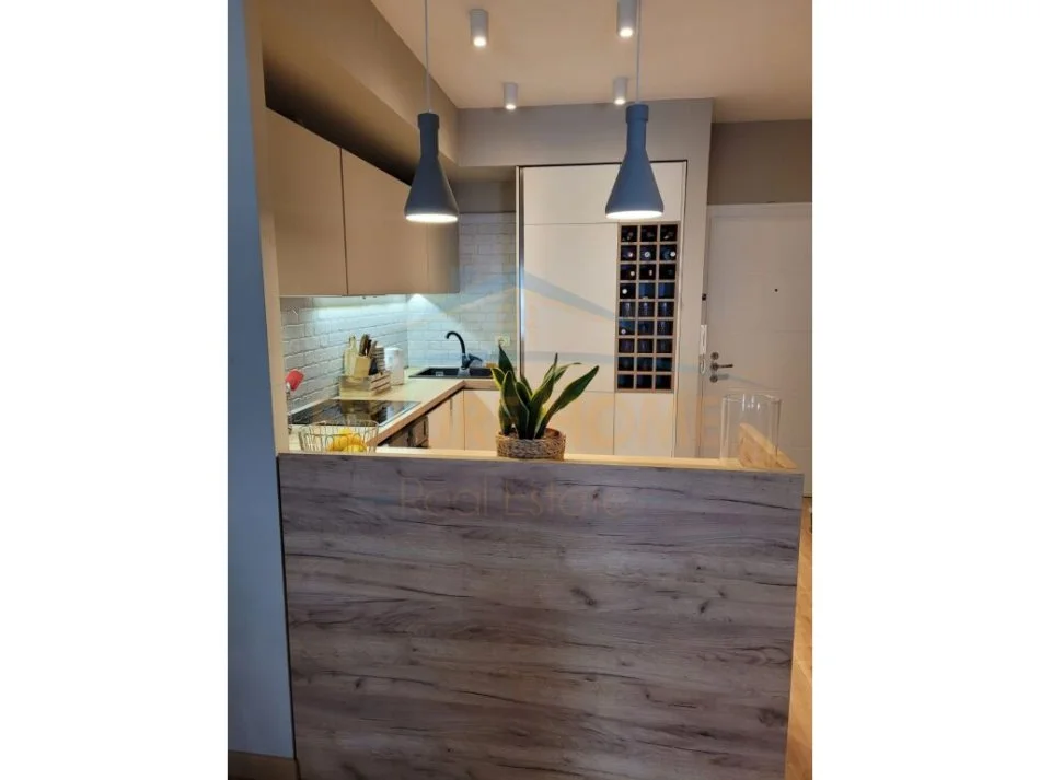 Tirane, jepet me qera apartament 2+1 Kati 5, 82 m² 750 € (Ish Parku I Autobusave)