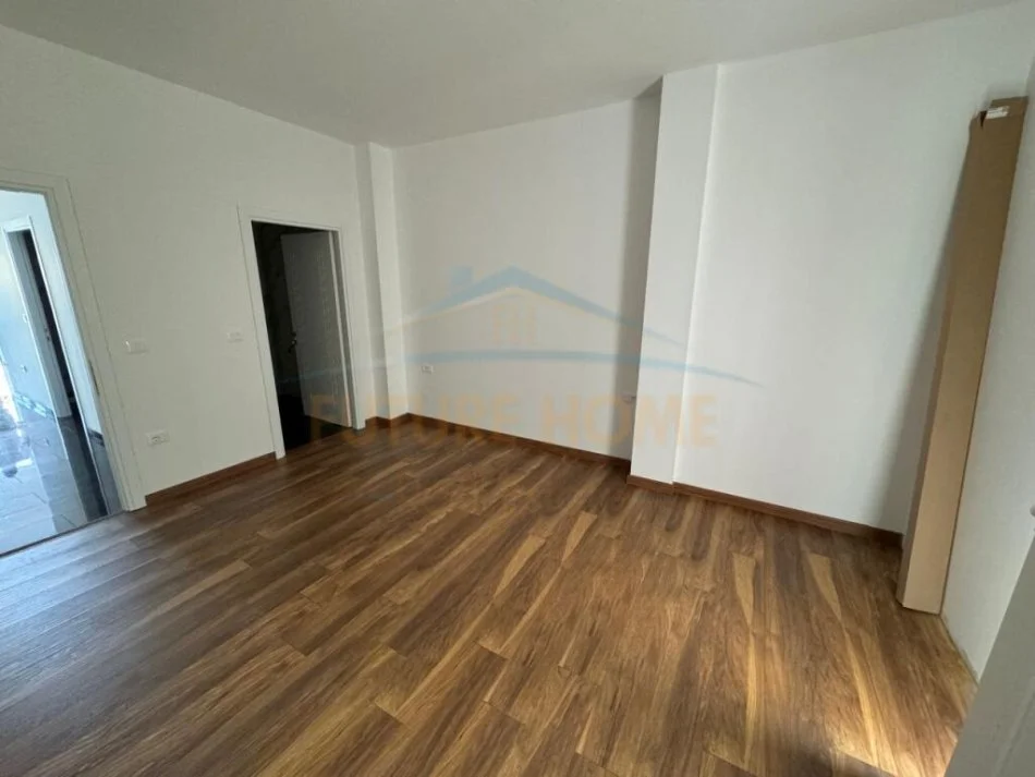 Korce, shitet apartament 2+1+Ballkon Kati 1, 109 m² 78.000 € (Lagjia e re.)