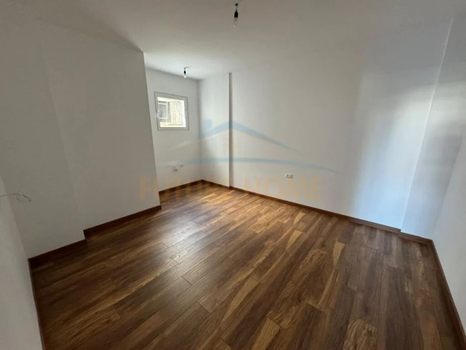 Korce, shitet apartament 2+1+Ballkon Kati 1, 109 m² 78.000 € (Lagjia e re.)
