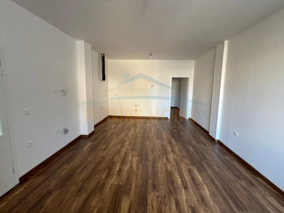 Korce, shitet apartament 2+1+Ballkon Kati 1, 109 m² 78.000 € (Lagjia e re.)