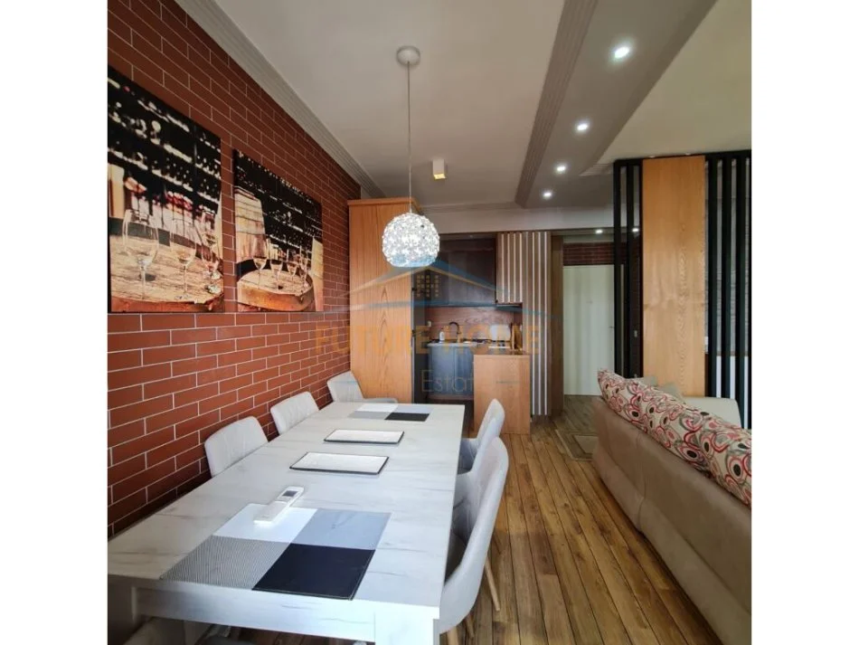 Tirane, jepet me qera apartament 1+1+Aneks+Ballkon Kati 8, 95 m² 1.200 € (MYSLYM SHYRI)