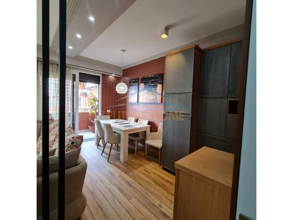 Tirane, jepet me qera apartament 1+1+Aneks+Ballkon Kati 8, 95 m² 1.200 € (MYSLYM SHYRI)