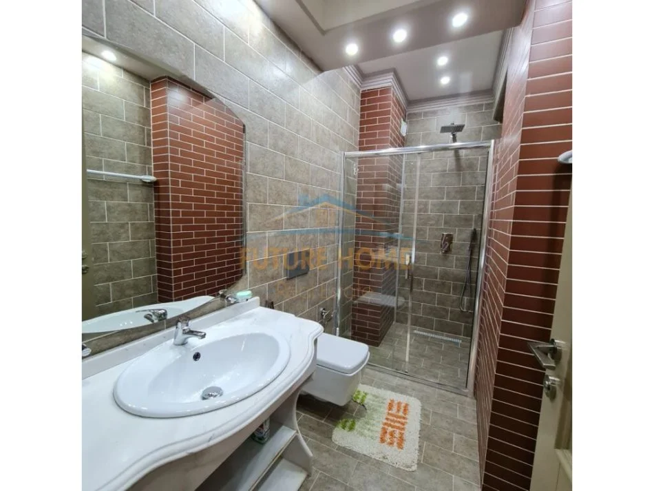 Tirane, jepet me qera apartament 1+1+Aneks+Ballkon Kati 8, 95 m² 1.200 € (MYSLYM SHYRI)