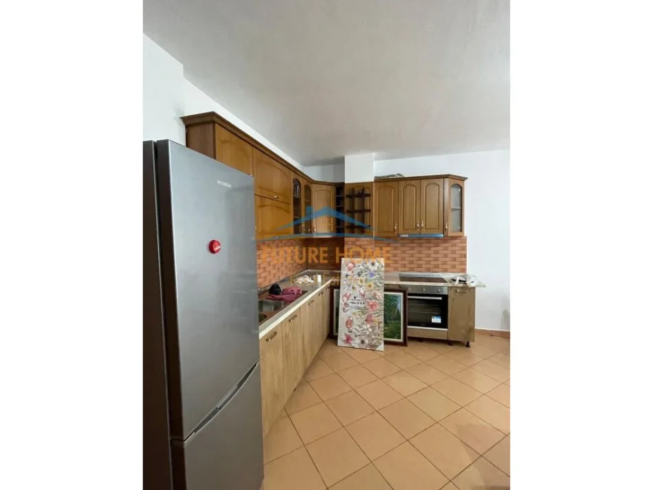 Tirane, jepet me qera apartament 2+1 Kati 9, 93 m² 650 € (21 Dhjetori)