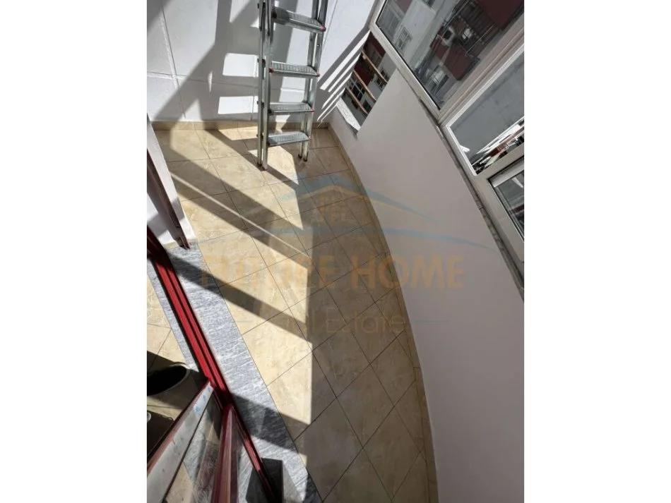 Tirane, shitet apartament 1+1+Ballkon Kati 3, 59 m² 75.000 € (Kthesa e Kamzes)