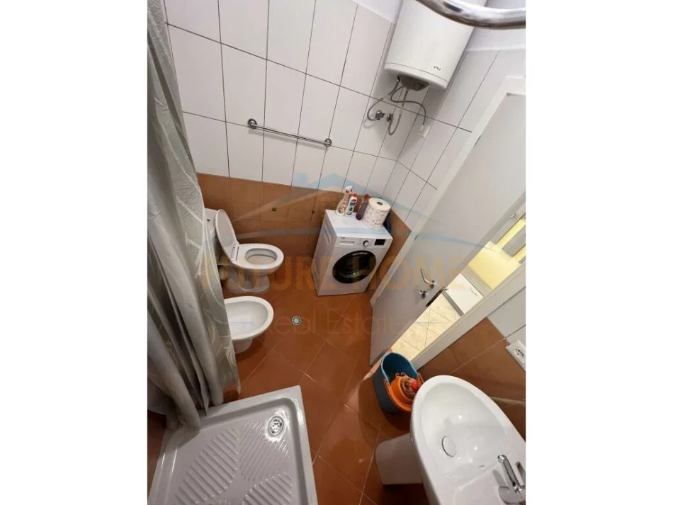 Tirane, shitet apartament 1+1+Ballkon Kati 3, 59 m² 75.000 € (Kthesa e Kamzes)