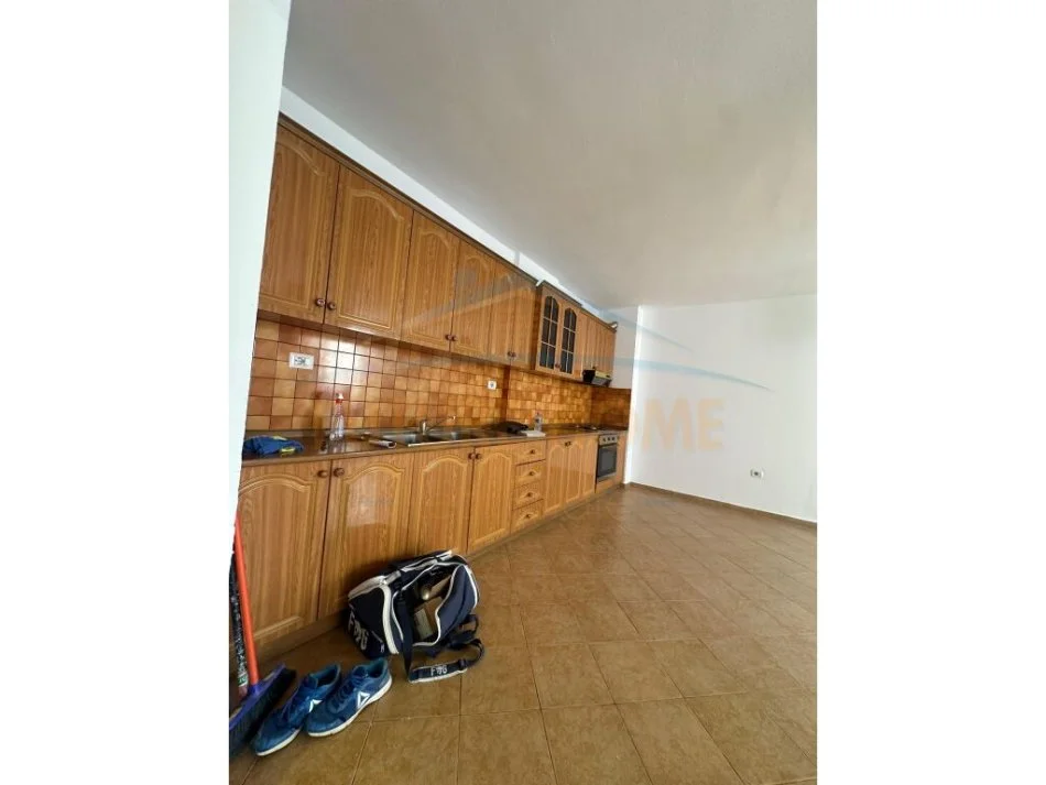 Tirane, jepet me qera apartament 2+1 Kati 2, 117 m² 450 € (Don Bosko)