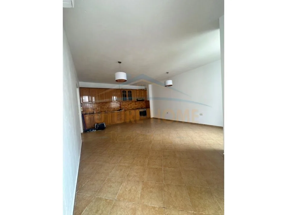 Tirane, jepet me qera apartament 2+1 Kati 2, 117 m² 450 € (Don Bosko)