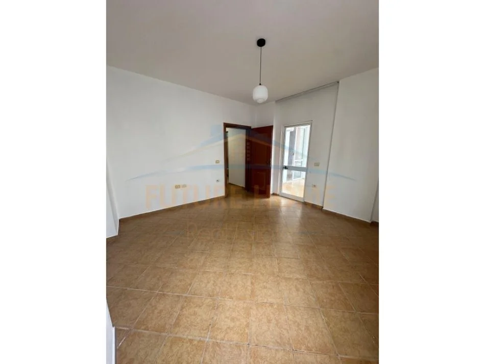 Tirane, jepet me qera apartament 2+1+Ballkon Kati 2, 115 m² 450 € (Don Bosco)