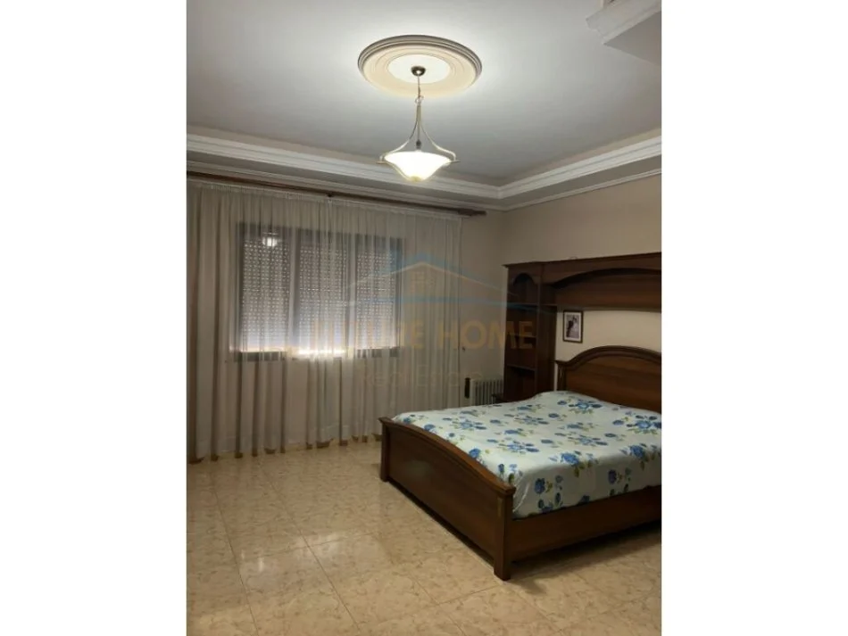 Tirane, jepet me qera apartament 2+1 Kati 3, 143 m² 600 € (XHAMLLIK)