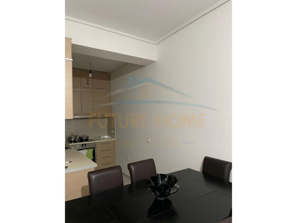 Tirane, jepet me qera apartament 2+1+Ballkon Kati 5, 118 m² 450 € (Fresk)