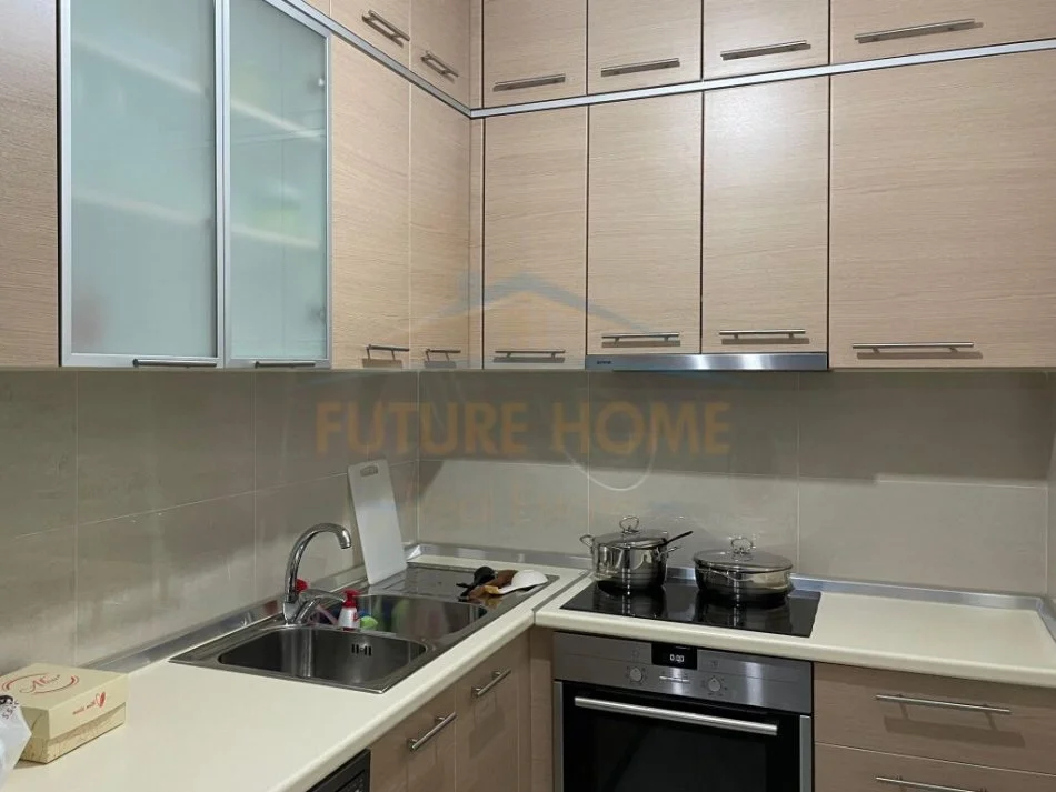 Tirane, jepet me qera apartament 2+1 Kati 5, 118 m² 450 € (FRESK)
