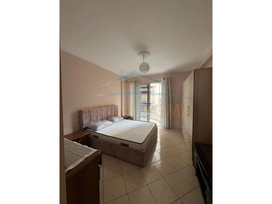 Tirane, jepet me qera apartament 2+1 Kati 4, 97 m² 450 € (yzberisht)