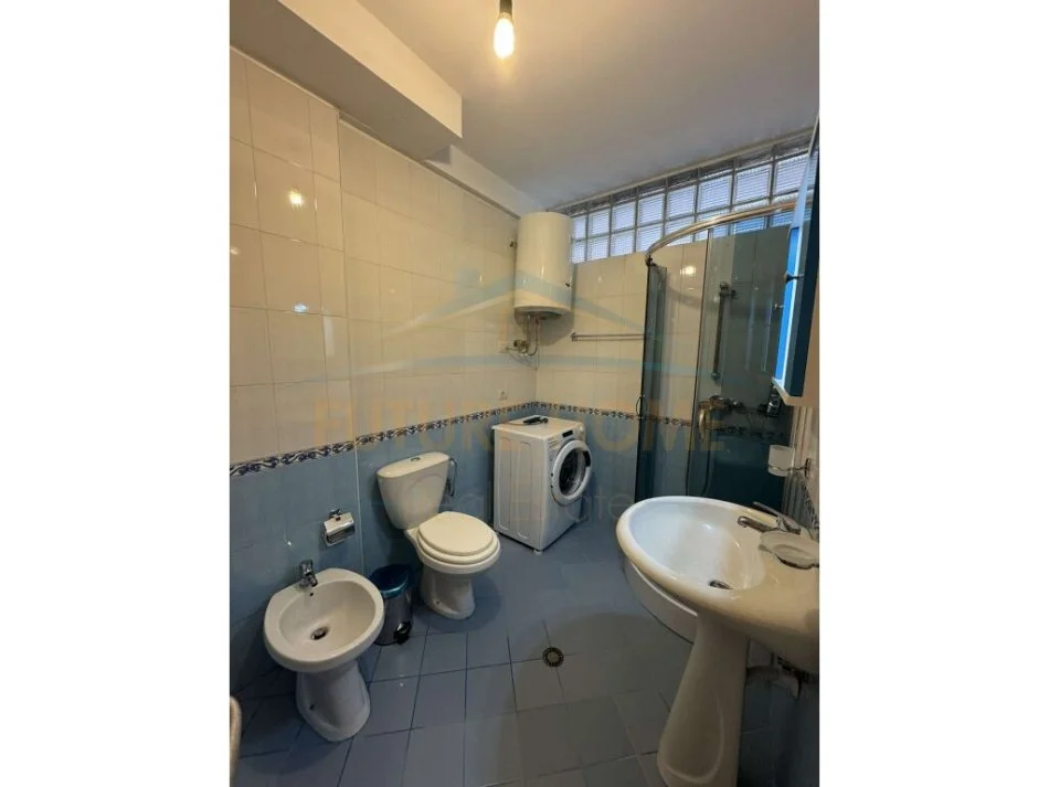 Tirane, jepet me qera apartament 2+1+Aneks+Ballkon Kati 4, 97 m² 450 € (Yzberisht)