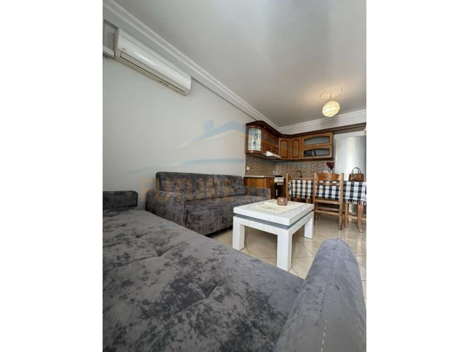 Tirane, jepet me qera apartament 2+1 Kati 4, 97 m² 450 € (yzberisht)