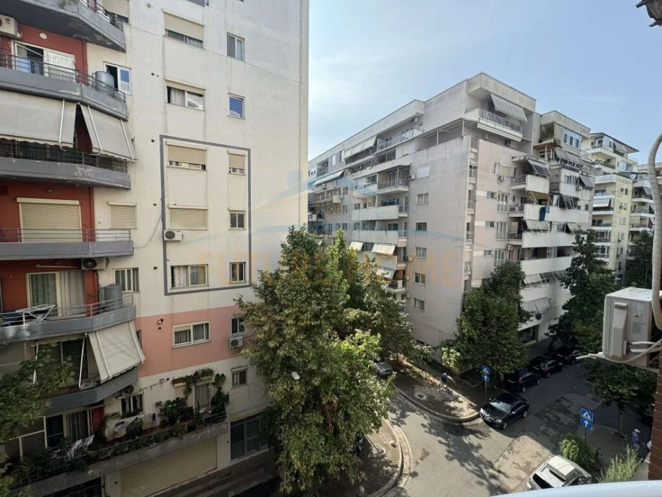Tirane, jepet me qera apartament 2+1 Kati 4, 97 m² 450 € (yzberisht)
