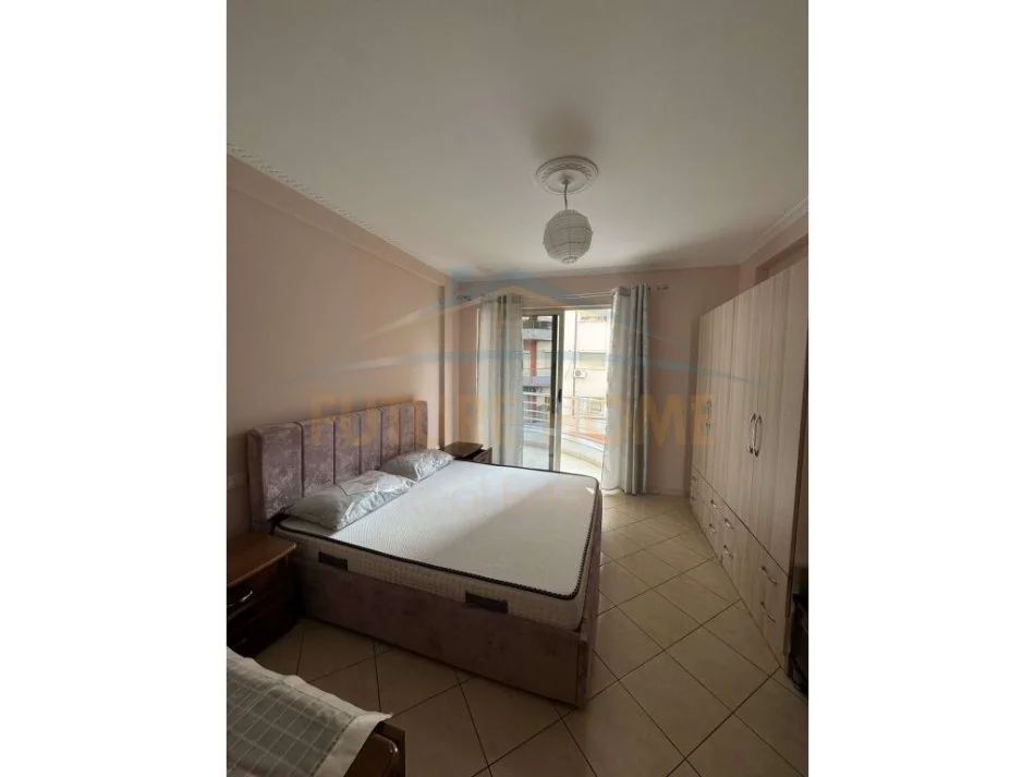 Tirane, jepet me qera apartament 2+1+Aneks+Ballkon Kati 4, 97 m² 450 € (Yzberisht)