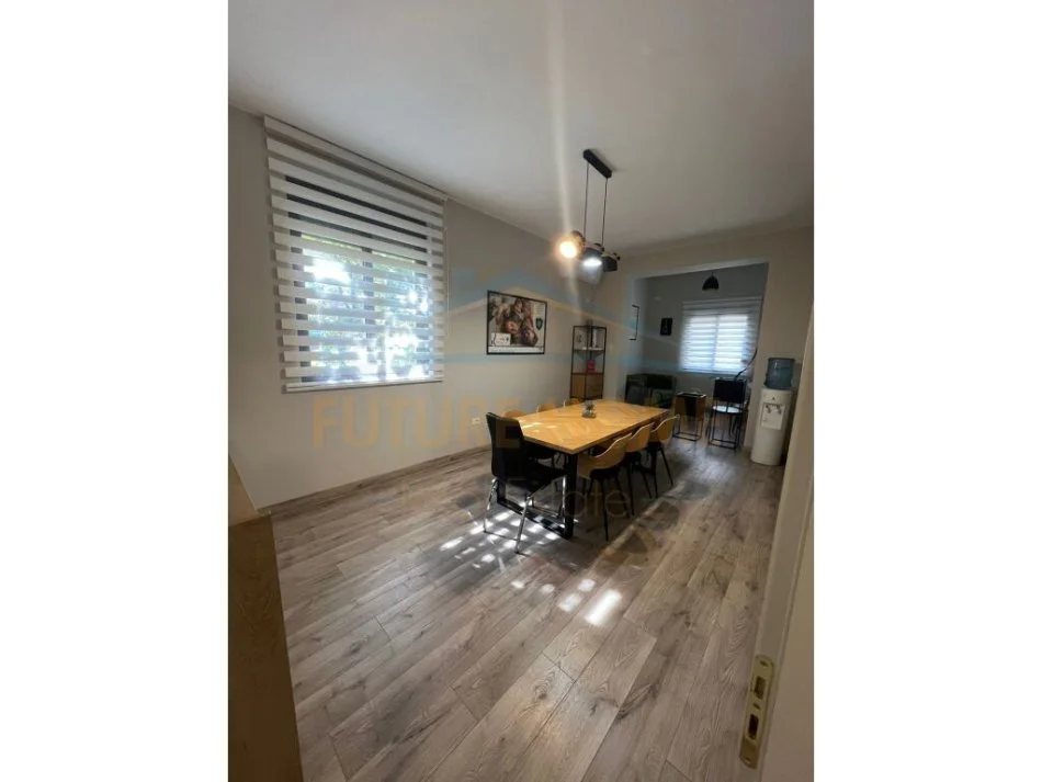 Tirane, jepet me qera ambjent biznesi Kati 2, 75 m² 800 € (Stadiumi Dinamo)