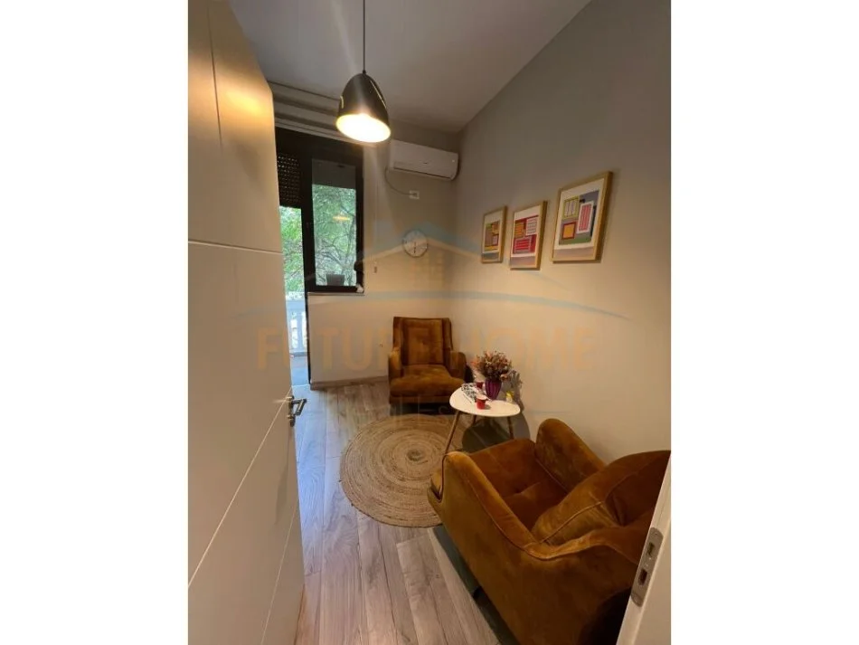 Tirane, jepet me qera ambjent biznesi Kati 2, 75 m² 800 € (Stadiumi Dinamo)