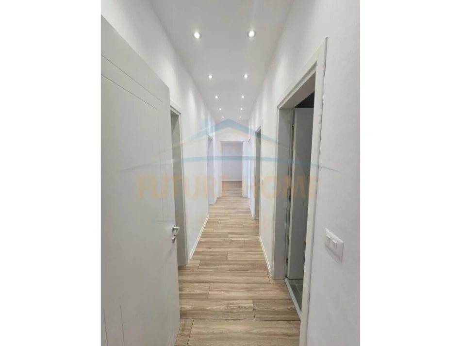 Tirane, jepet me qera zyre Kati 9, 116 m² 1.500 € (Rruga e Kavajes)