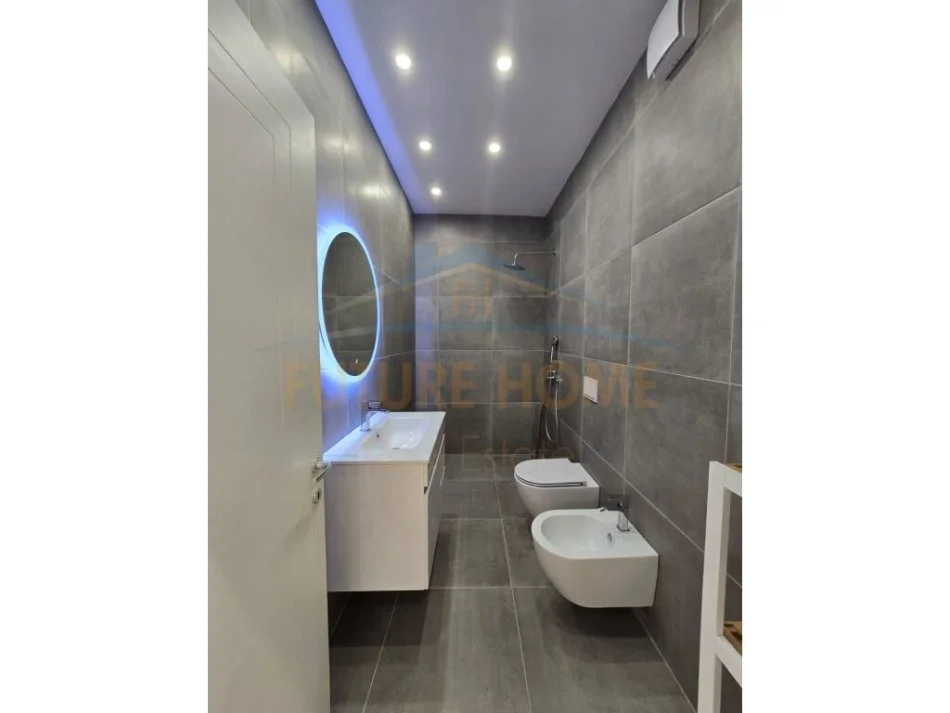 Tirane, jepet me qera zyre Kati 9, 116 m² 1.500 € (Rruga e Kavajes)