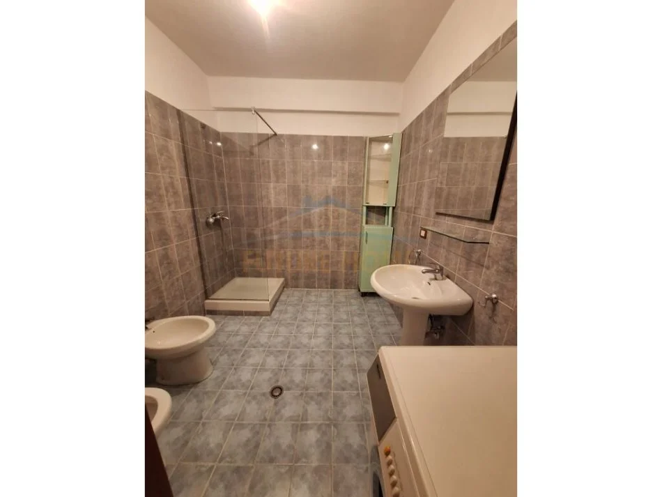 Tirane, shitet apartament 2+1 Kati 5, 120 m² 159.000 € (Pranë Shkollës Vace Zela, Don Bosko.)