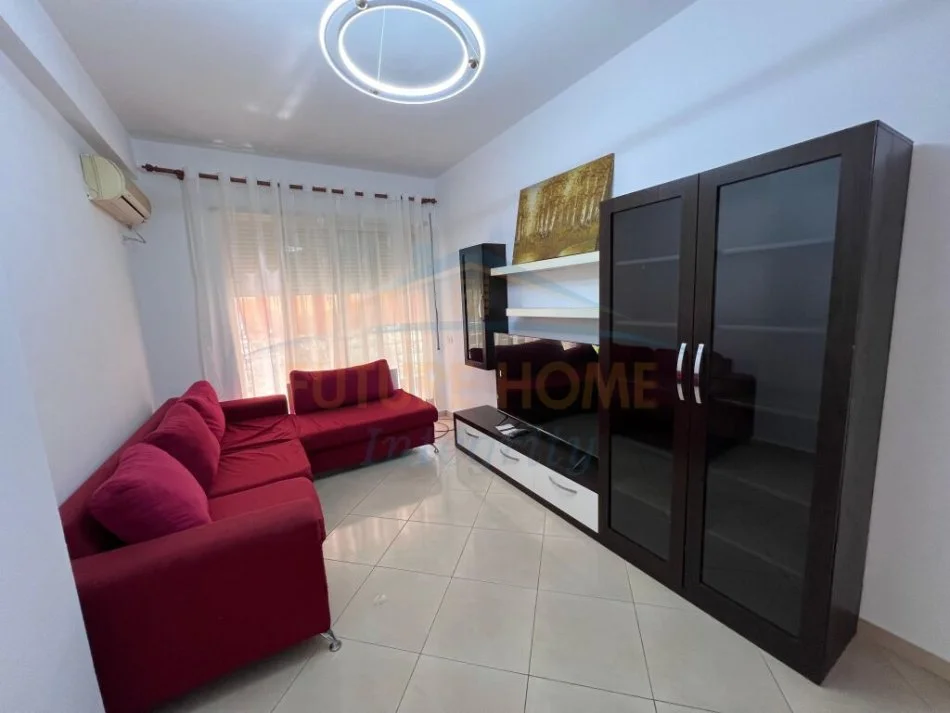 Tirane, jepet me qera apartament 2+1+Aneks+Ballkon Kati 1, 110 m² 450 € (Fresku)