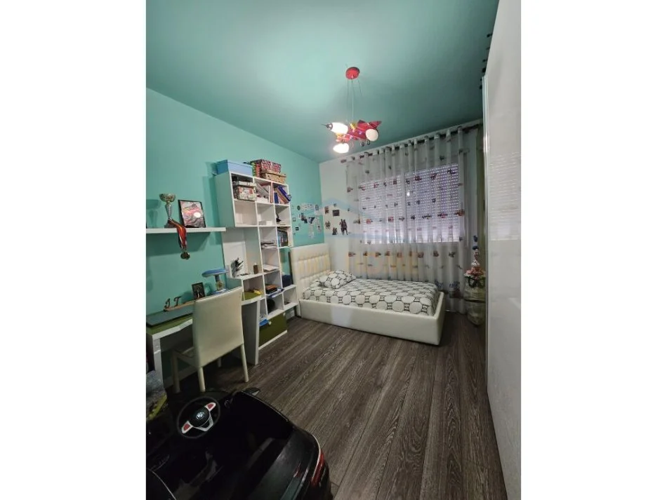 Tirane, shes apartament duplex Dublex Kati 3, 122 m² 200.000 € (Unaza e re)