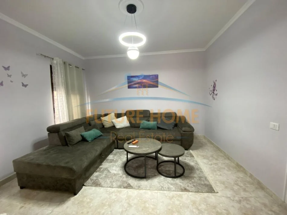 Tirane, jepet me qera apartament 2+1+Aneks Kati 4, 109 m² 1.000 € (Blloku)