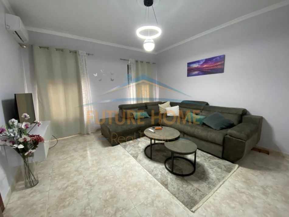Tirane, jepet me qera apartament 2+1+Aneks Kati 4, 109 m² 1.000 € (Blloku)