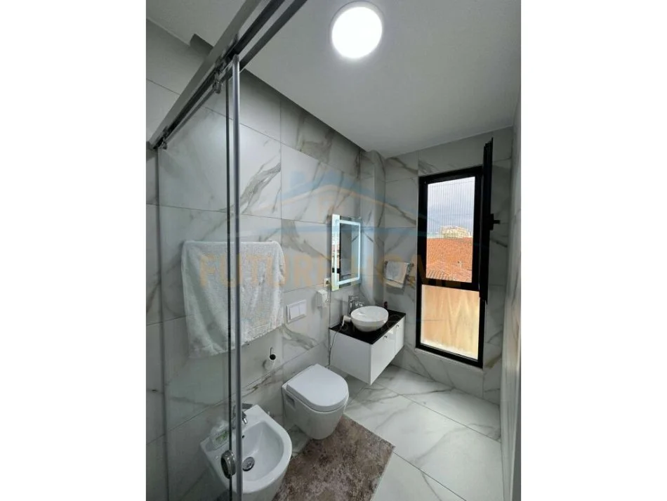 Tirane, shitet apartament 3+1+Ballkon Kati 2, 119 m² 150.000 € (Tirana Entery 1)