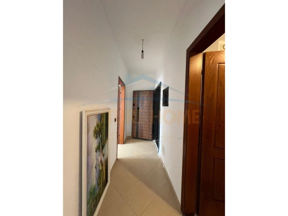 Tirane, shitet apartament 1+1+Ballkon Kati 4, 64 m² 77.000 € (Fresk)