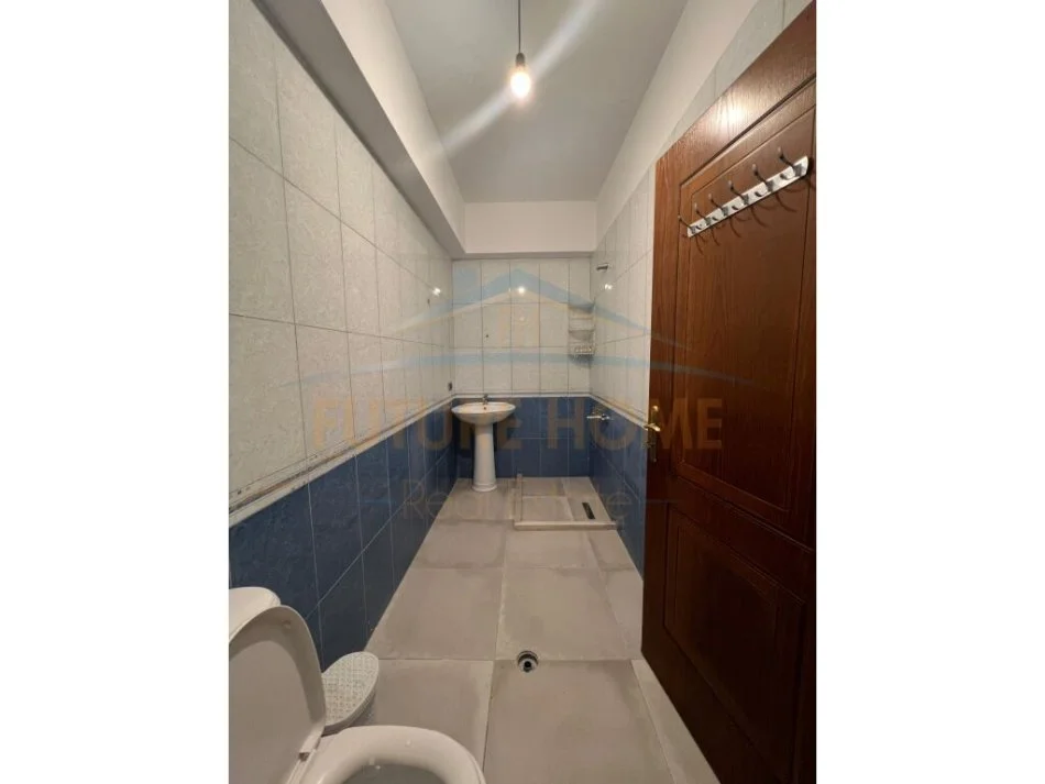 Tirane, shitet apartament 1+1+Ballkon Kati 4, 64 m² 77.000 € (Fresk)